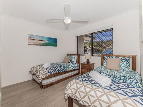 Coolum Waves Pet Friendly Holiday House - Sydneys Hotel 2