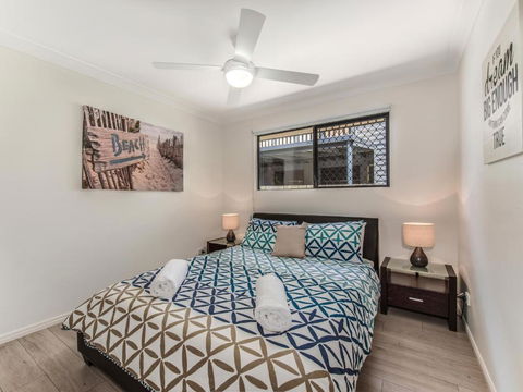 Coolum Waves Pet Friendly Holiday House - Sydneys Hotel 1