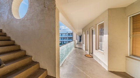 The Waves 216 - Sydneys Hotel 0