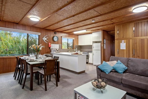 Renmark River Villas & Boats & Bedzzz - Sydneys Hotel 1