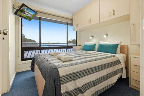 Renmark River Villas & Boats & Bedzzz - Sydneys Hotel 6