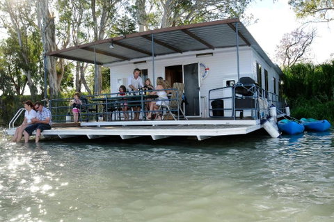 Renmark River Villas & Boats & Bedzzz - Sydneys Hotel 3