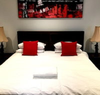 Deluxe Lake View House - Sydneys Hotel