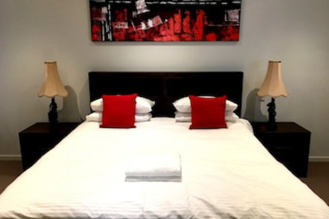 Deluxe Lake View House - Sydneys Hotel 0