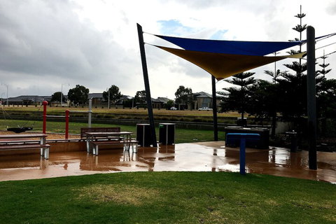 Deluxe Lake View House - Sydneys Hotel 7
