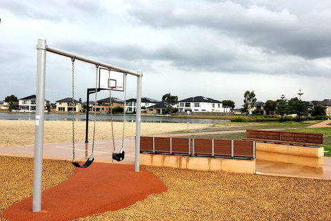 Deluxe Lake View House - Sydneys Hotel 4