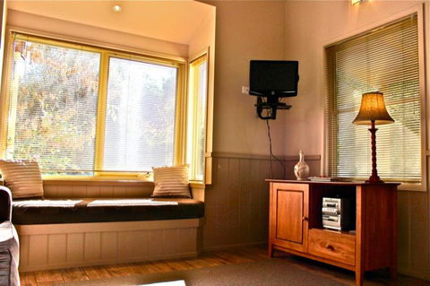 Autumn Leaf Cottage 1 - Sydneys Hotel 2