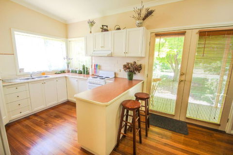 Harrietville Cottage - Sydneys Hotel 2