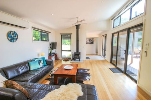 The Base Two - Sydneys Hotel 1