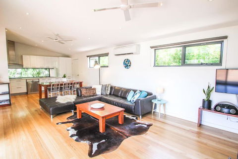 The Base Two - Sydneys Hotel 3
