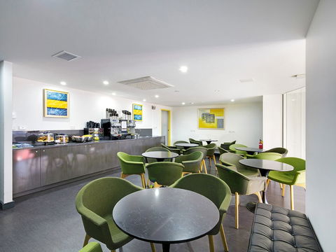 ValueSuites Green Square - Sydneys Hotel 5
