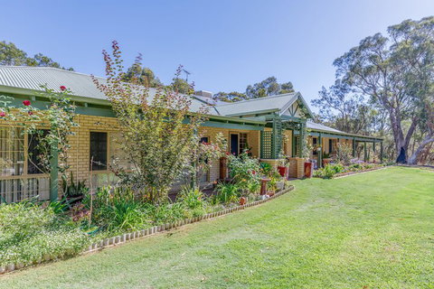 Devonleigh Bed & Breakfast - Sydneys Hotel 3