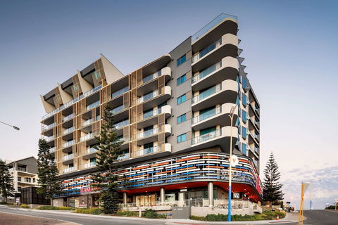 Ramada VetroBlu Scarborough Beach - Sydneys Hotel 1