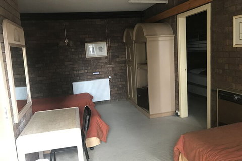 Cooba Holiday Motel - Sydneys Hotel 5