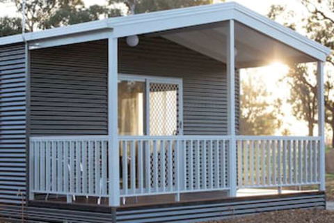 Western Gums Tourist Park - Sydneys Hotel 0