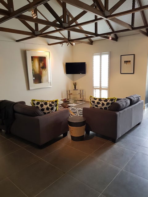 Irongate Studio - Sydneys Hotel 5