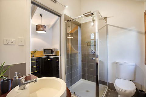 Airlie Beach Eco Cabins - Sydneys Hotel 2