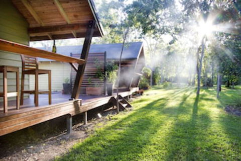 Airlie Beach Eco Cabins - Sydneys Hotel 0
