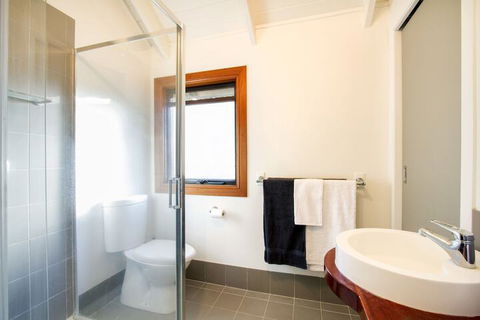 Airlie Beach Eco Cabins - Sydneys Hotel 5