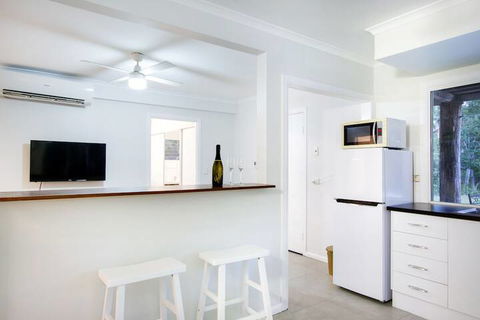 Airlie Beach Eco Cabins - Sydneys Hotel 1