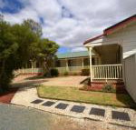 Echuca Holiday Units - Sydneys Hotel
