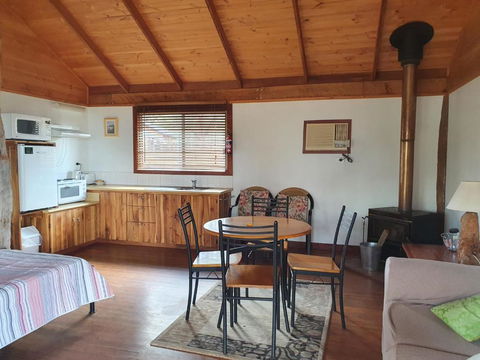 Gaddleen Grove Cottages - Sydneys Hotel 1