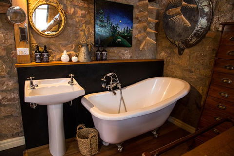 Twamley Farm - Sydneys Hotel 1