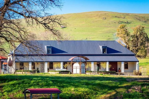 Brigham House - Sydneys Hotel 1