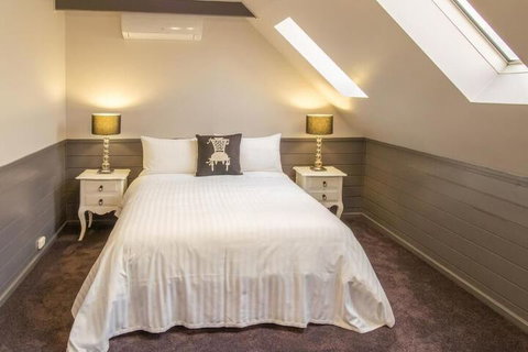Brigham House - Sydneys Hotel 4