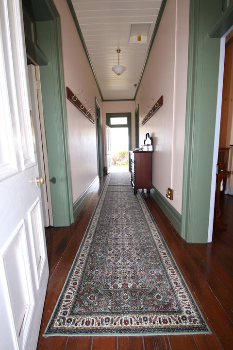 Lavender Vale Cottages - Sydneys Hotel 4