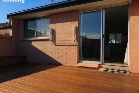 Beachside Rest - Sydneys Hotel 7