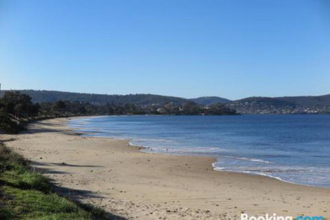 Beachside Rest - Sydneys Hotel 3