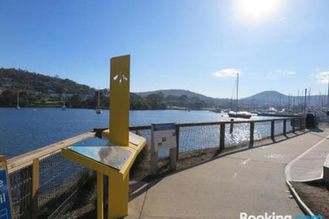Beachside Rest - Sydneys Hotel 4