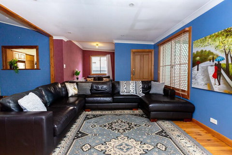 Best Central House â€“ Sleeps 11 - Sydneys Hotel 6
