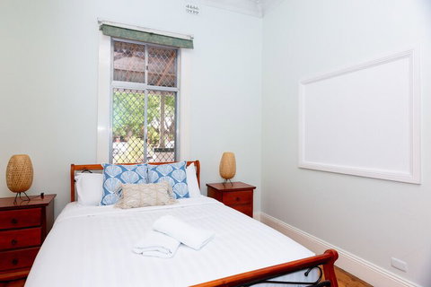 Best Central House â€“ Sleeps 11 - Sydneys Hotel 4