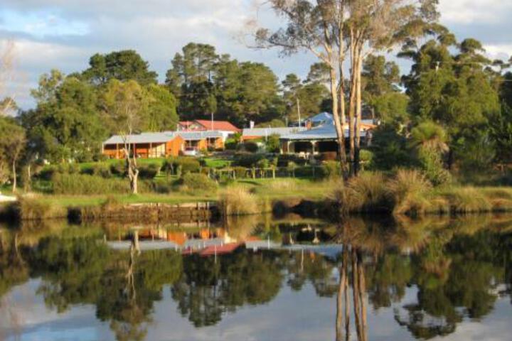 Nornalup WA Sydneys Hotel