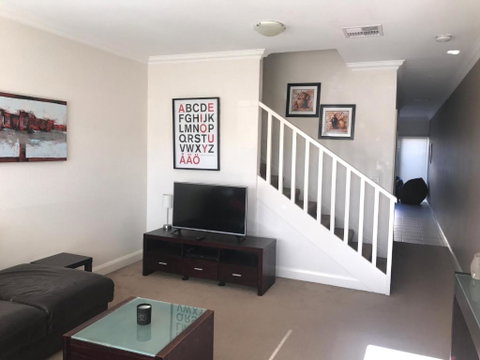 Travers Street Apartment - Sydneys Hotel 2