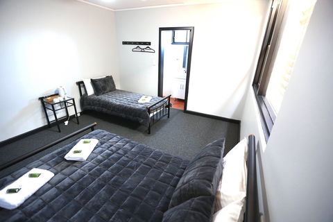 Panania Hotel - Sydneys Hotel 1