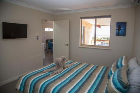 Peoples Park - Sydneys Hotel 6