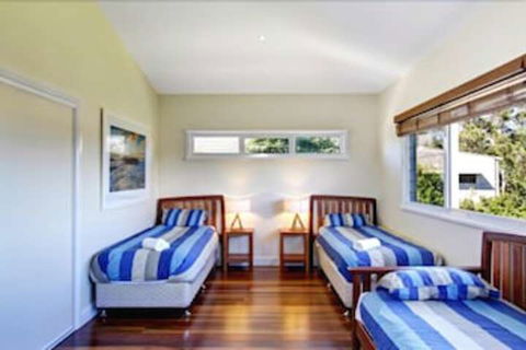 Away On Seaview Street - Sydneys Hotel 5