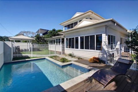 Away On Seaview Street - Sydneys Hotel 0