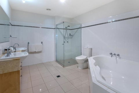 Cooinda Gardens - Sydneys Hotel 1