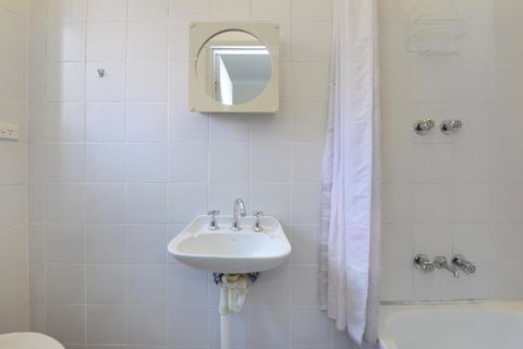 Parade Lodge - Sydneys Hotel 3