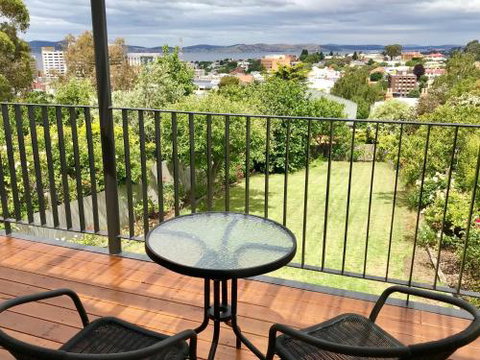 Omaroo House Panoramic Water Views - Sydneys Hotel 1