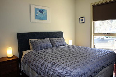 Into Freedom - Sydneys Hotel 1