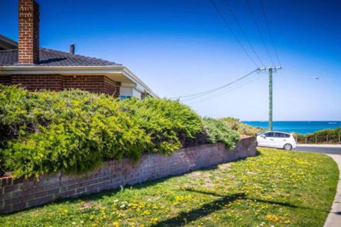 Yanchep Beach Retreat - Sydneys Hotel 2