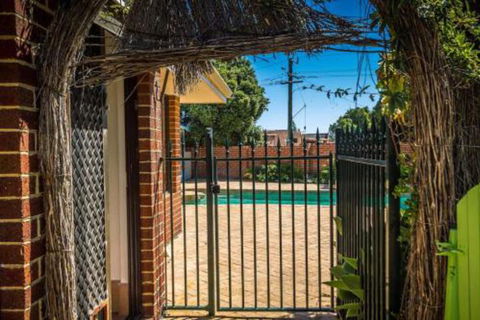 Yanchep Beach Retreat - Sydneys Hotel 5
