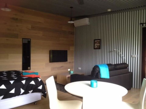 Avoca Beach & Bush - Sydneys Hotel 1