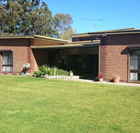 Hilltop Escape BB - Sydneys Hotel