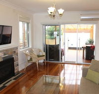 Island Living - Sydneys Hotel